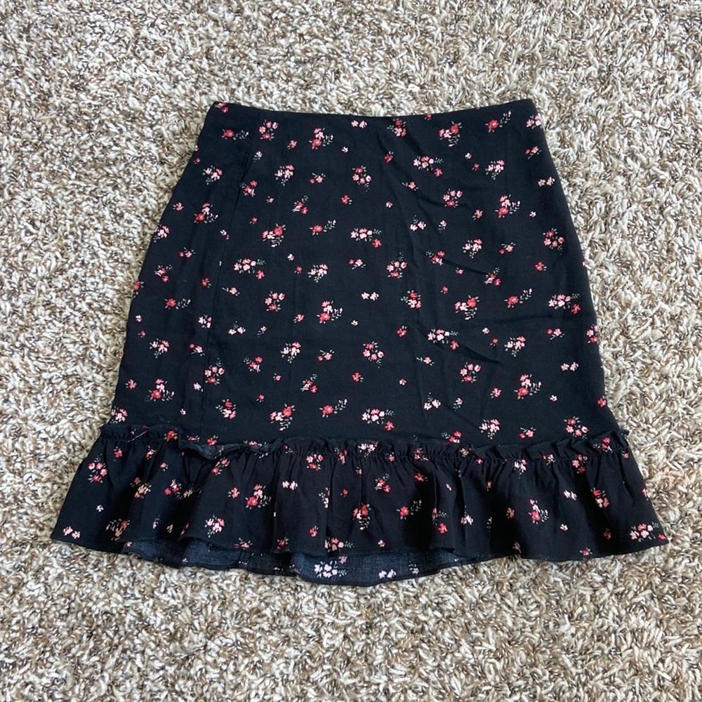 White Fawn floral skirt • size XS